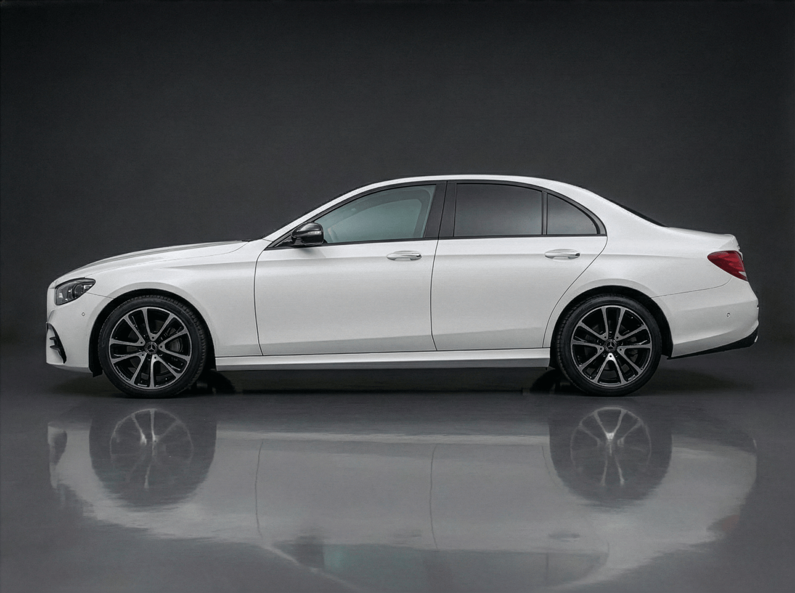 Mercedes E200 2023 - Image 4